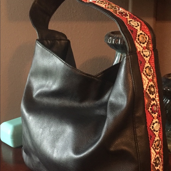mark. Handbags - 🌿Embroidered Strap Tote🌿